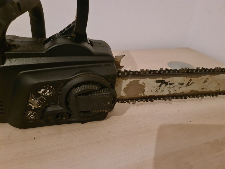 Drujba electrica cu fir Makita