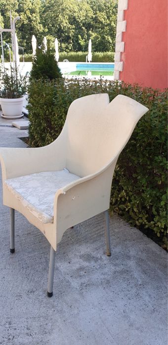 Пластмасови столове с възглавници, бели, цяла отливка - 20бр