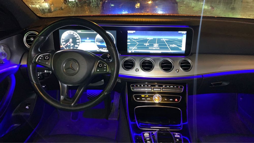 Mercedes-Benz E 220 • Perne• 9 G Tronic• Head up Dispaly
