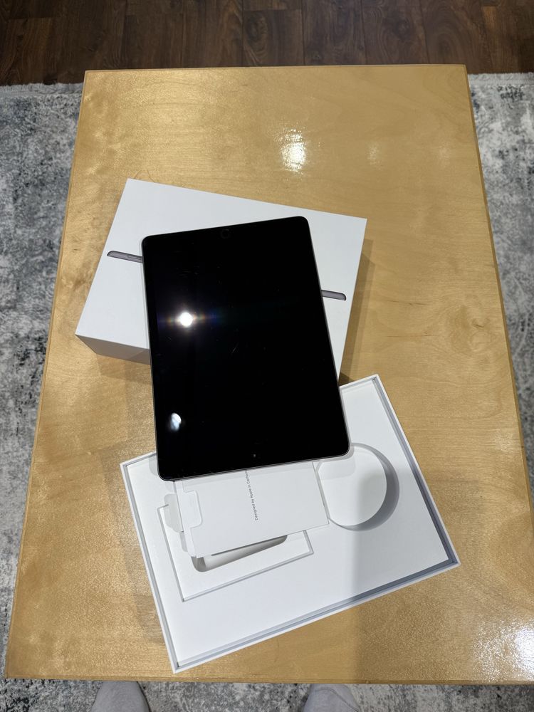 Продам ipad Apple(7 generation).