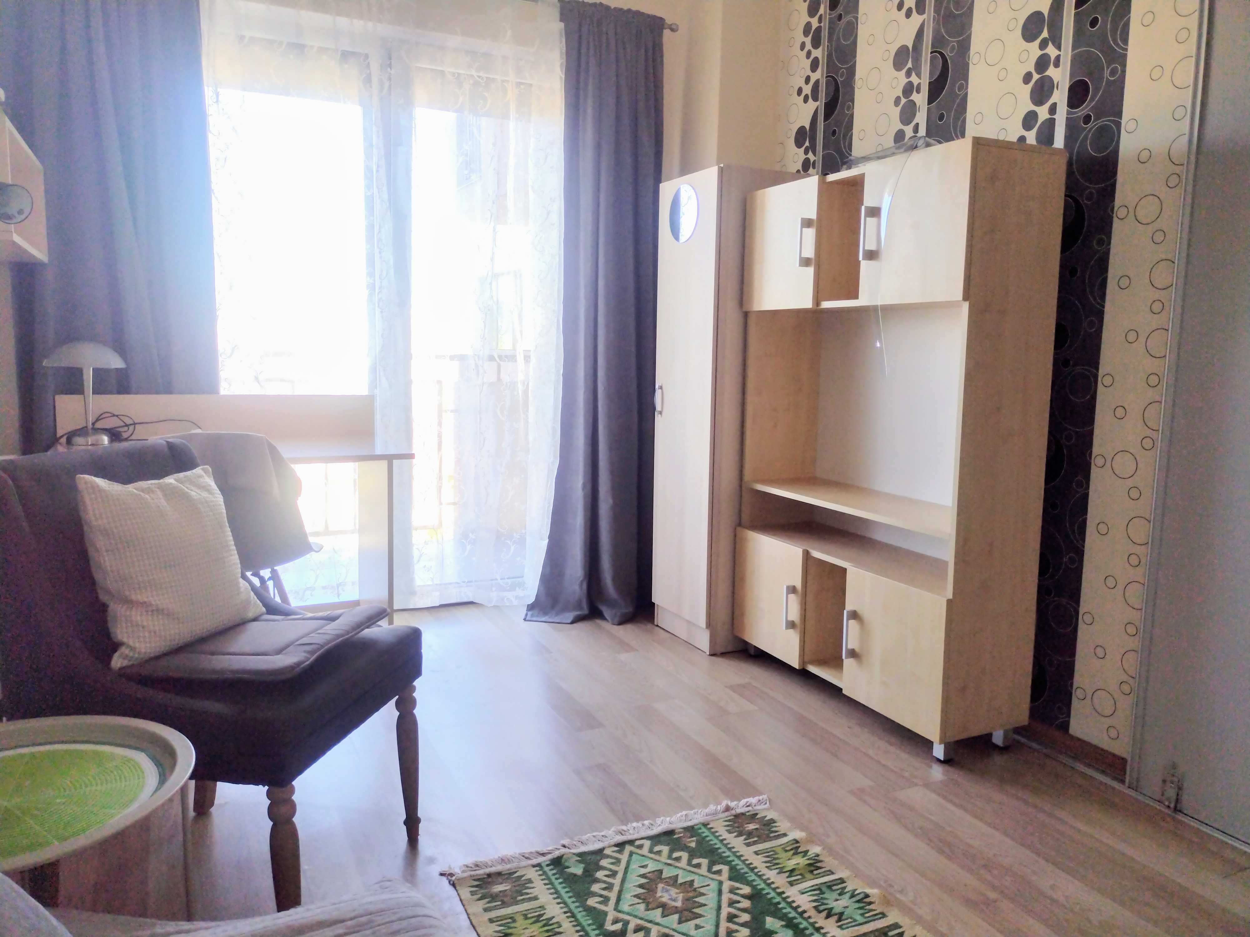 PF Inchiriez ap. 2 cam. decomandat, semicentral 500 euro plus garanție