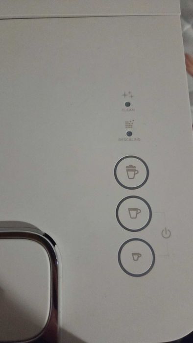 Кафемашина с капсули Nespresso Lattissima One бяла