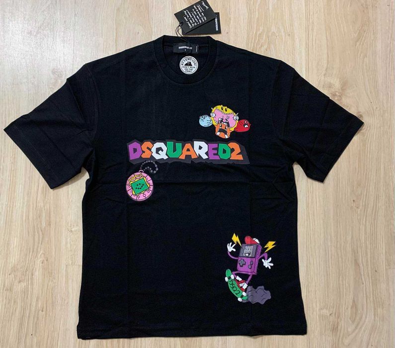 Нови мъжки тениски с етикети Dsquared D2 налични в черен цвят