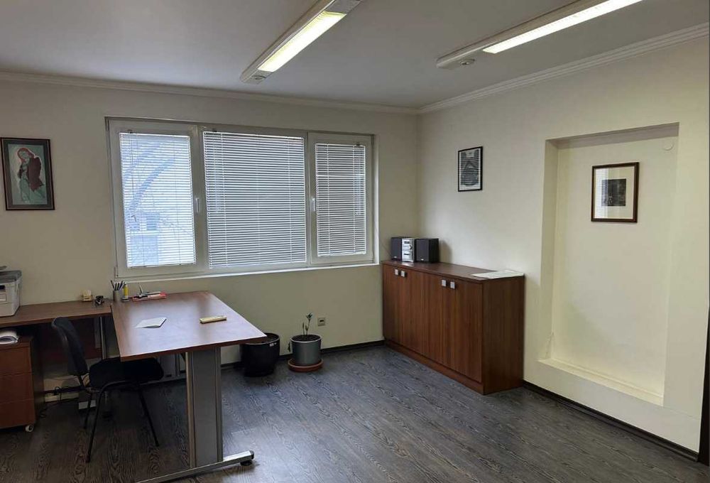 Офис 99 м2/3-стаен, Червен площад