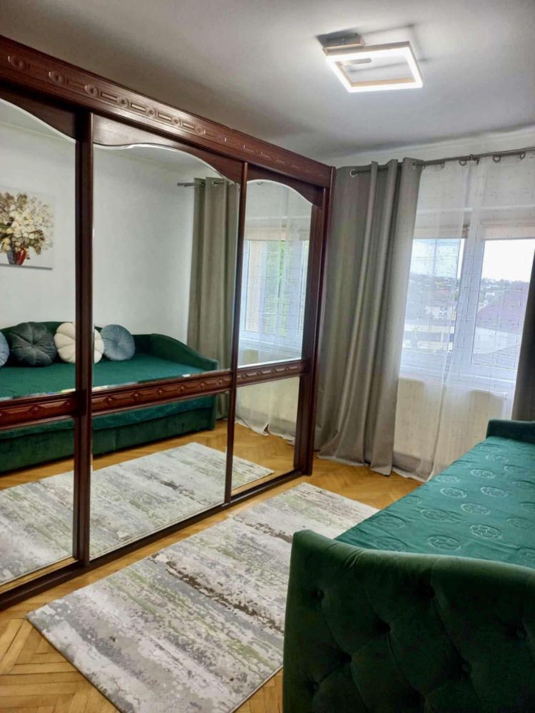 Închiriez apartament cu 3 camere