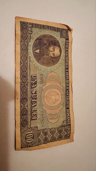 Bacnote 100 lei si 200 lei