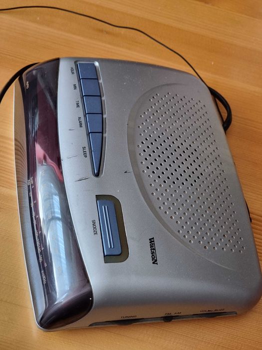 RADIO cu CEAS si alarma - la priza sau pe baterii acumulatori