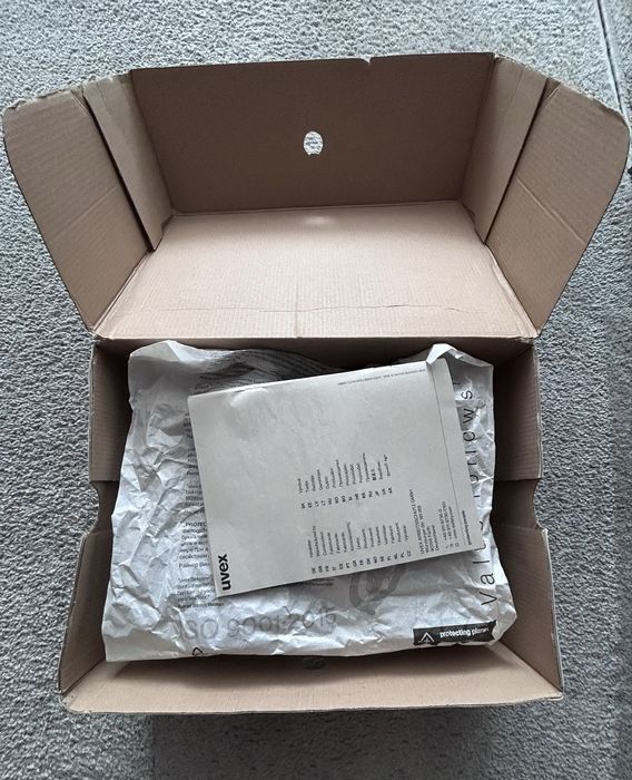 UVEX работни обувки в черен цвят. Нови 39