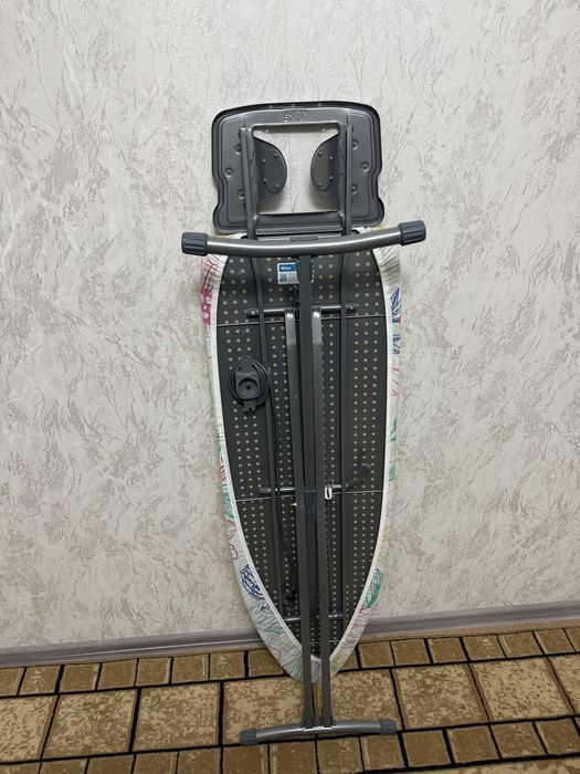 Продам подставку для телевизора и гладильную доску