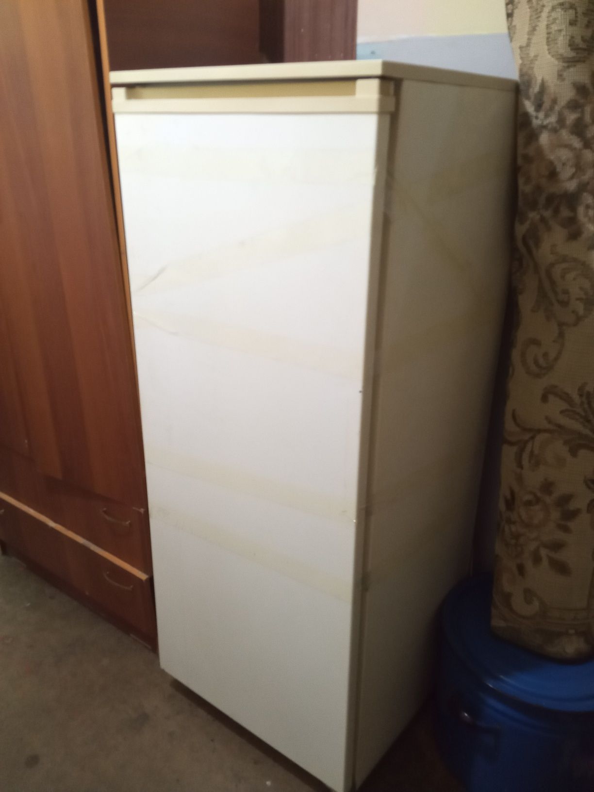Холодильник Б/У продам