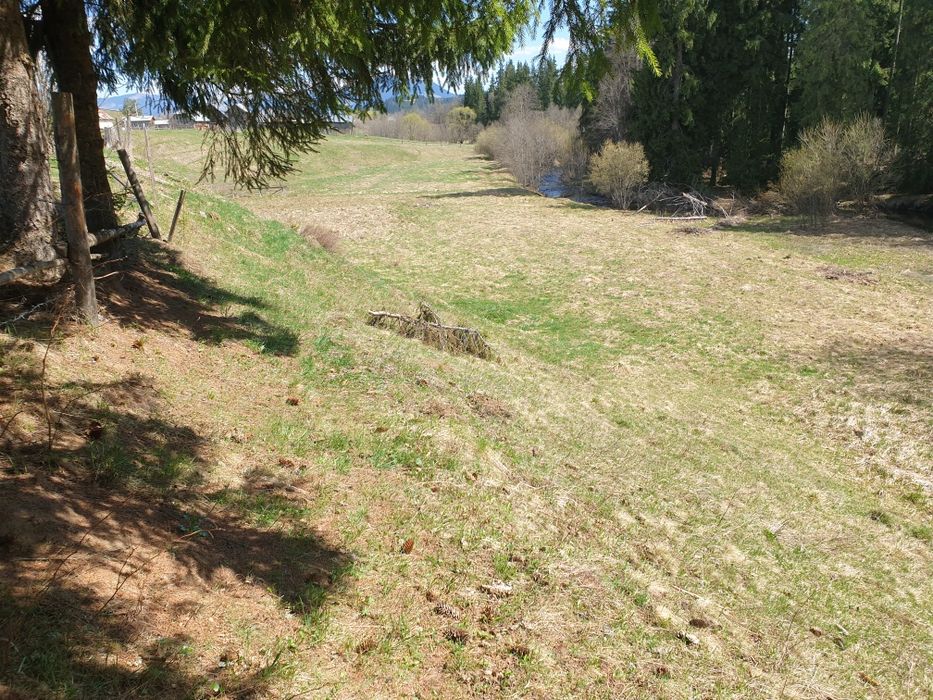 Teren investitie pe malul râului