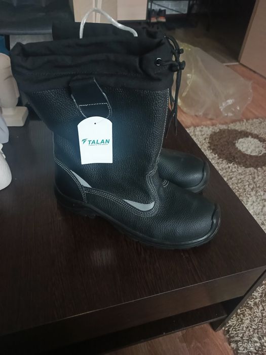 продам спец обувь новую