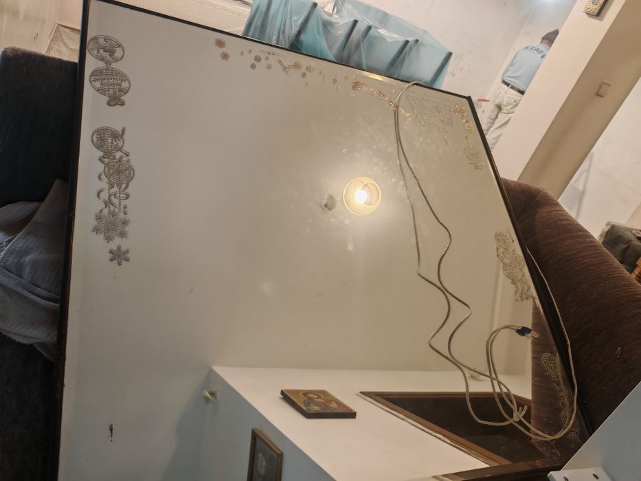 Oglindă mare cu ramă, 126x122 cm – stare foarte bună