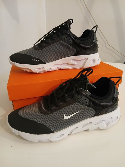 Nike react live black