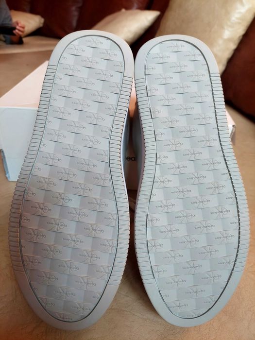 Adidasi albi, originali, noi Calvin Klein nr.39 - 26 cm talpa
