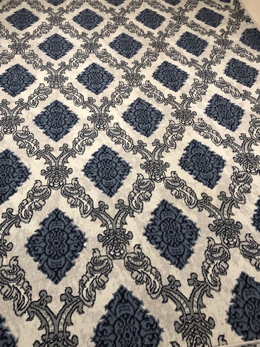 Qalin gilam yuvilgan xolatda