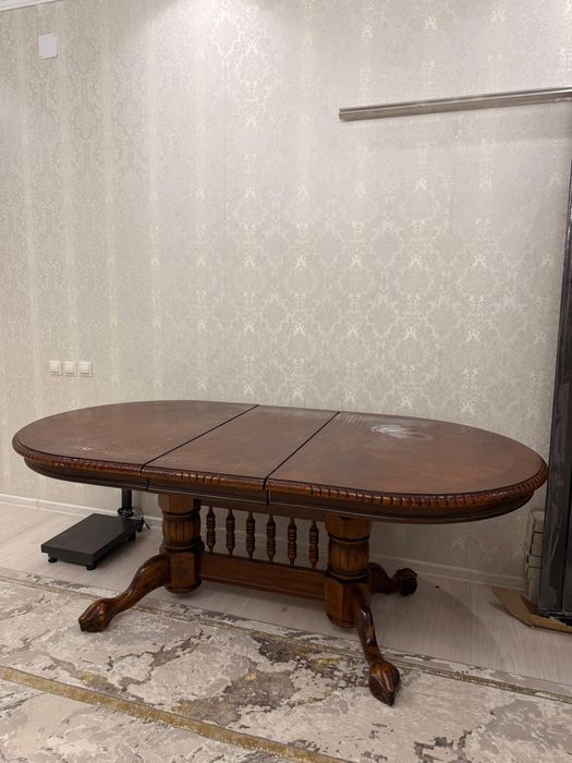 Продается стол гостинный коричневый в хорошем состоянии раскладной 3 м