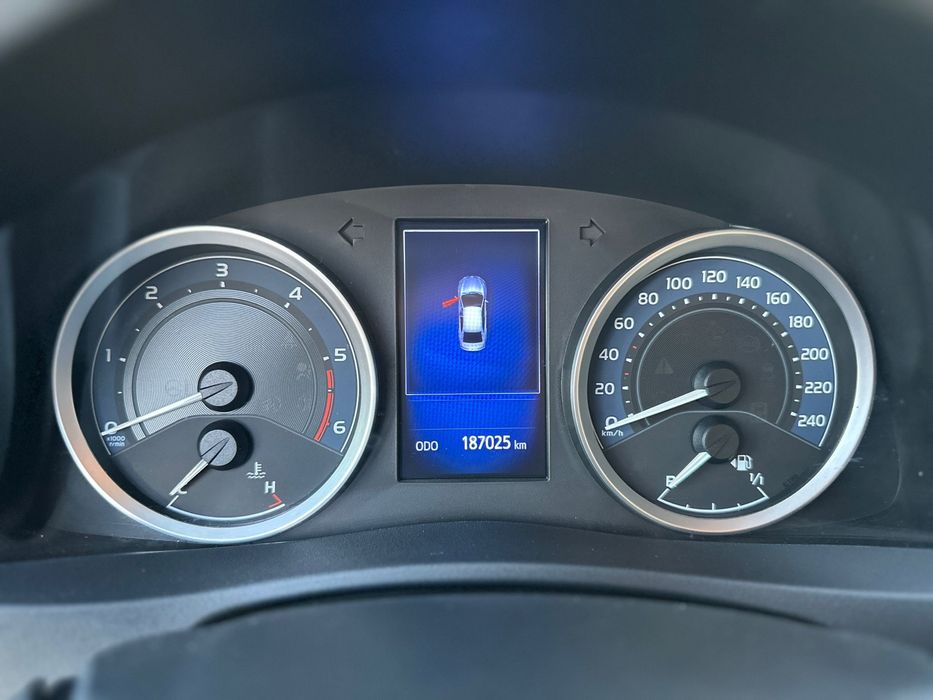 Toyota Corolla 1.4 D-4D (Diesel Euro 6 non-AdBlue) 2017 manuala