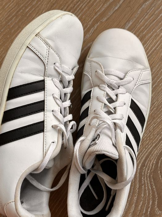 Оригинални дамски, бели маратонки Adidas