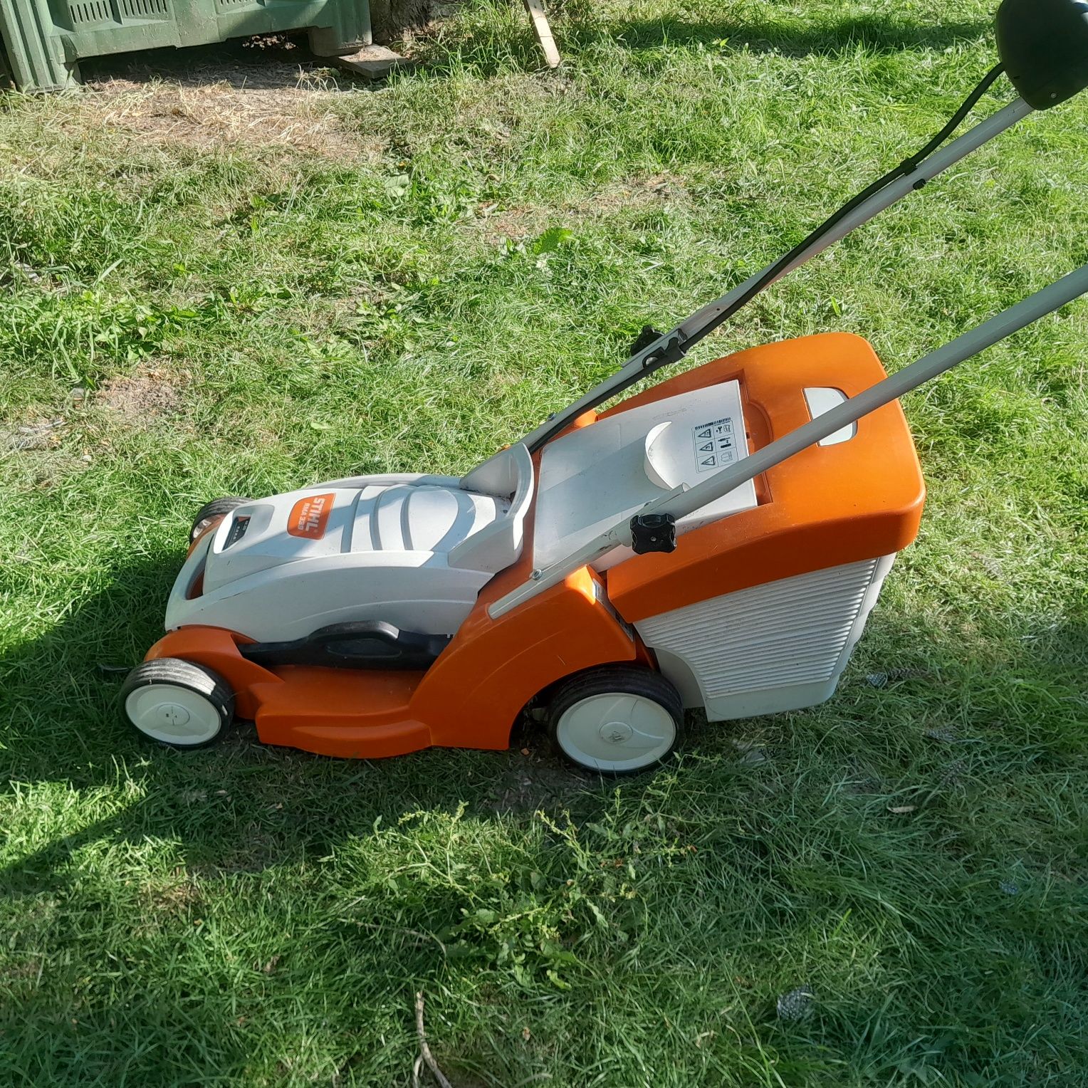 STIHL-mașină de tăiat iarba RMA339 corpul aproap noua,ff.puțin folosit