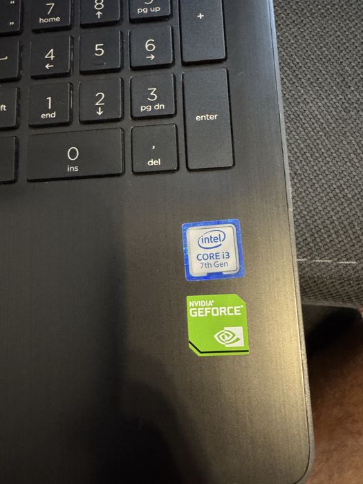 Лаптоп HP 15 da0 windows 11
