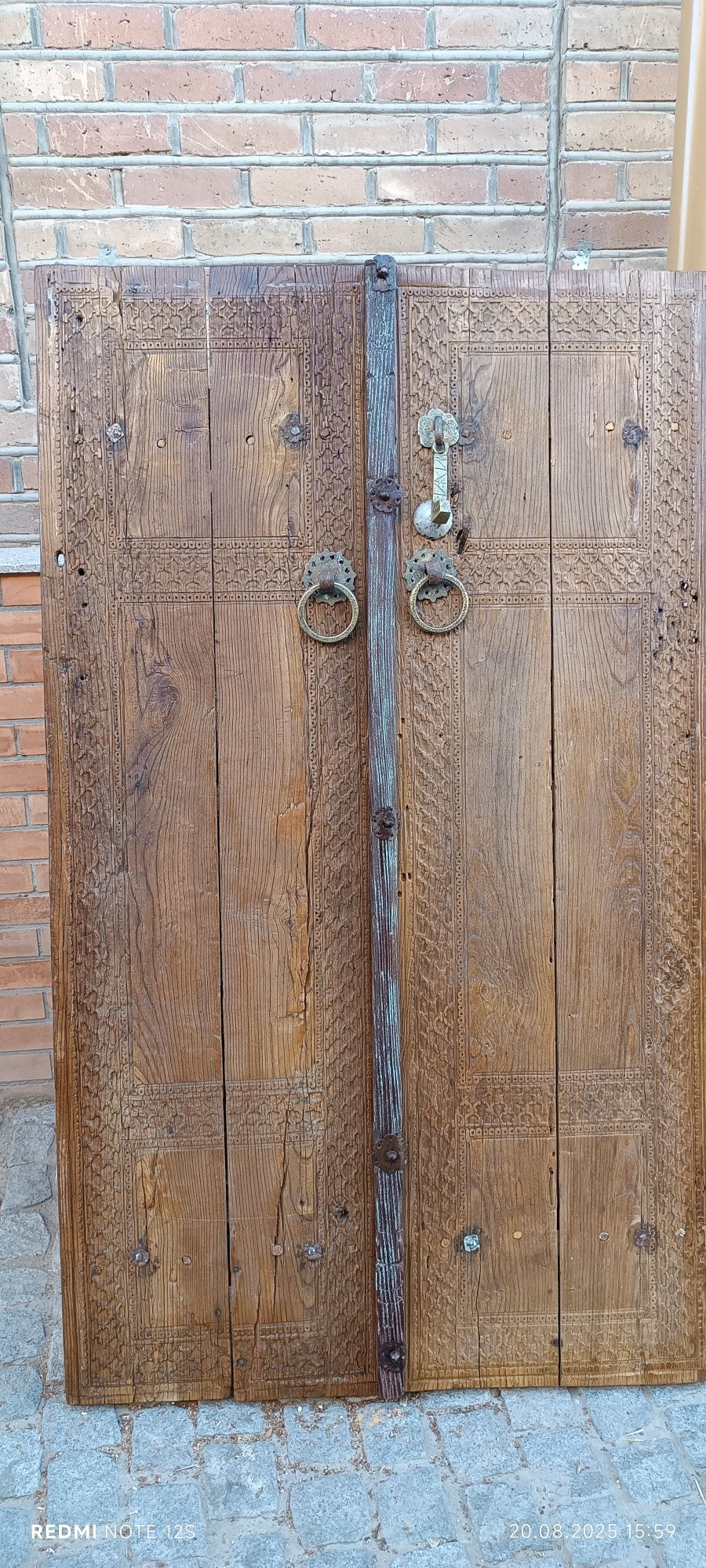 Старинные двери, калитки, ворота из массива карагача.