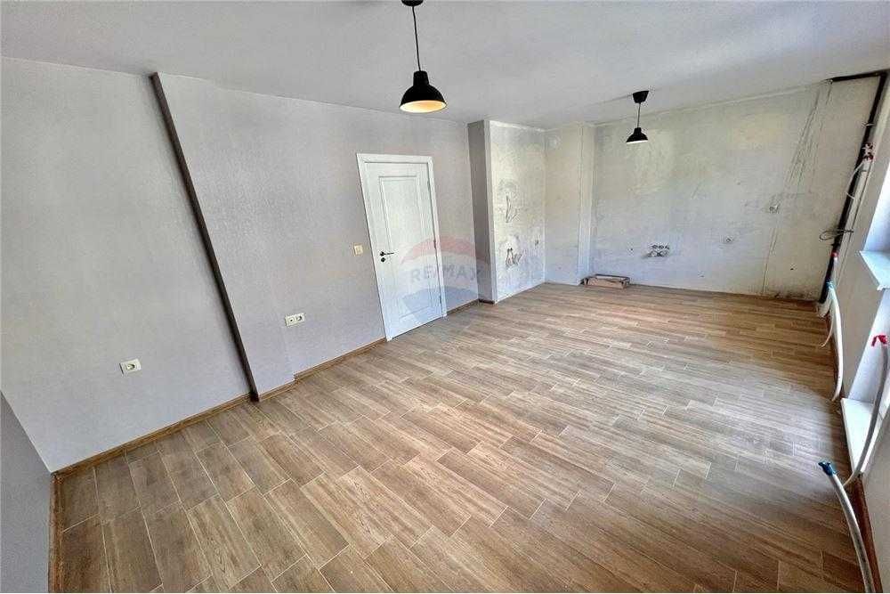 Продава се Тристаен апартамент в Русе, Родина 1 - 103 кв.м за 1374 €/кв.м - Снимка #15