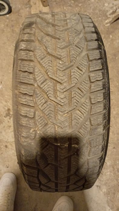 Vând set de 4 jante de tablă cu capace și cauciucuri 225/50 R17 98V