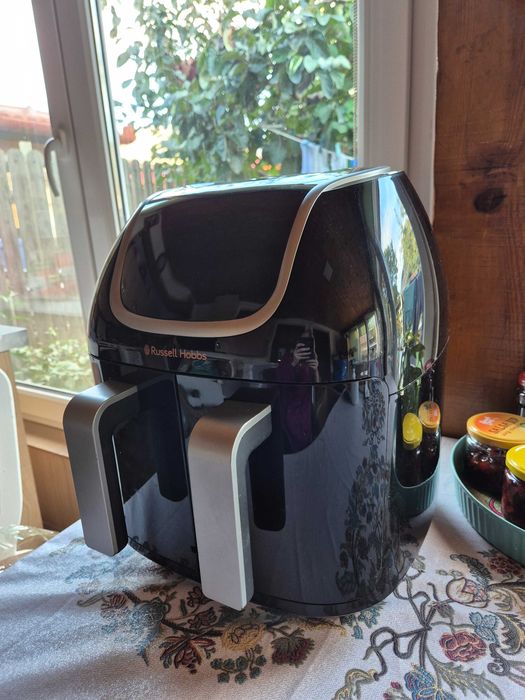 Friteuza cu aer cald Russell Hobbs, 8.5 L, 8 programe prestabilite