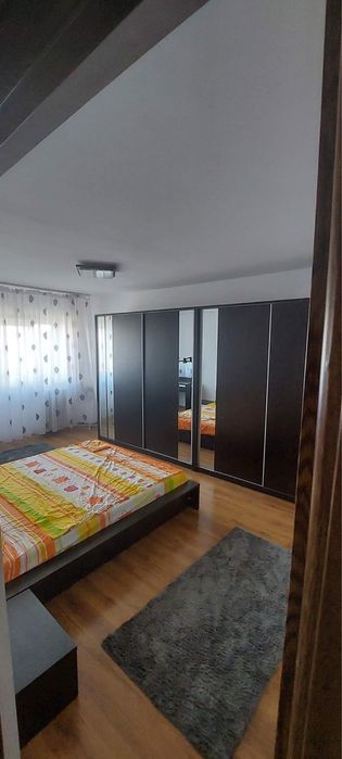 Inchiriez  apartament Rovine