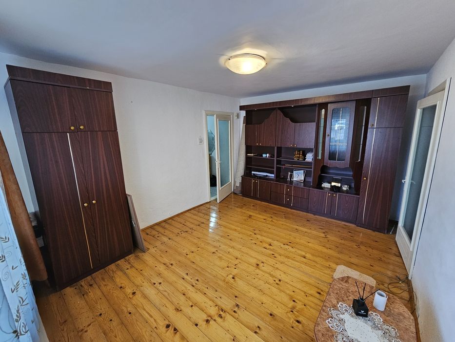 Targu Jiu Nord  2 semidecomandate 63000 euro