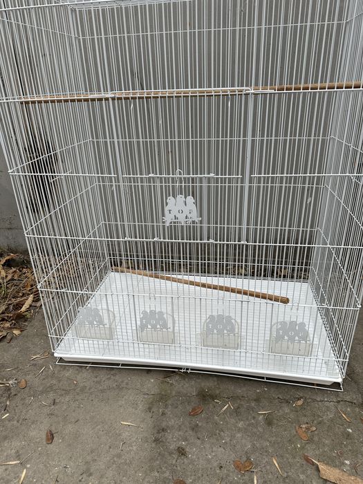 Клетка для птиц с поддоном в отличном состоянии