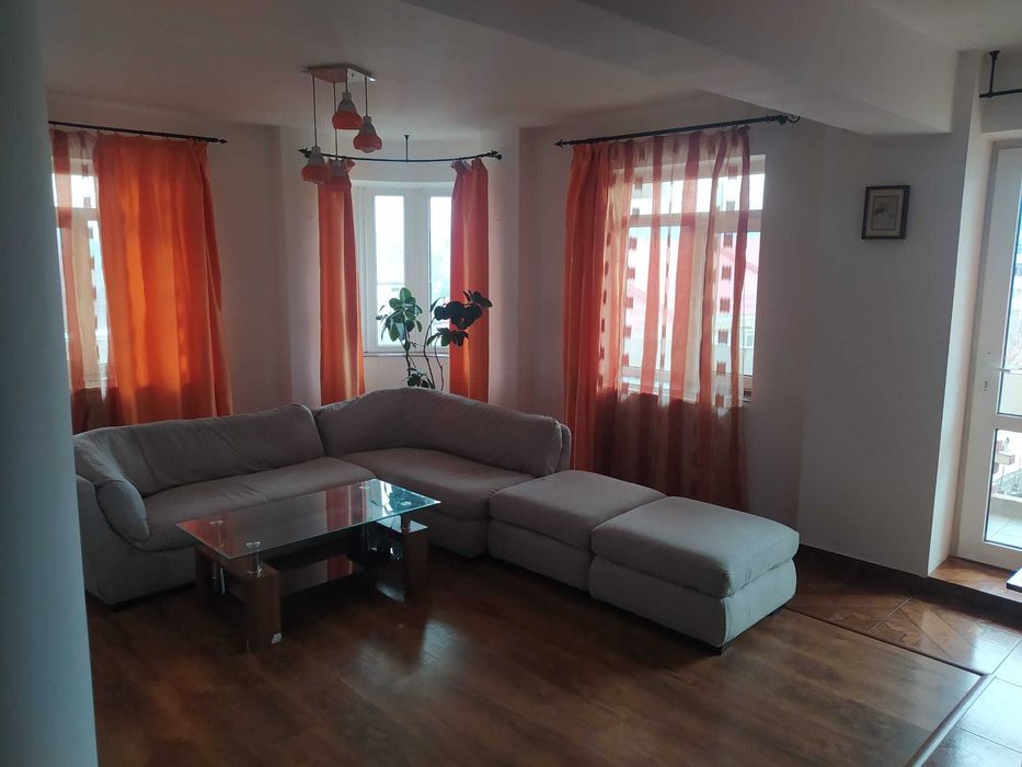 Apartament cu 3 camere de inchiriat