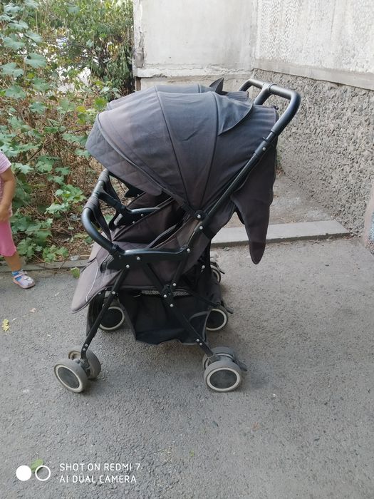 Детская прогулочная коляска для двойни
