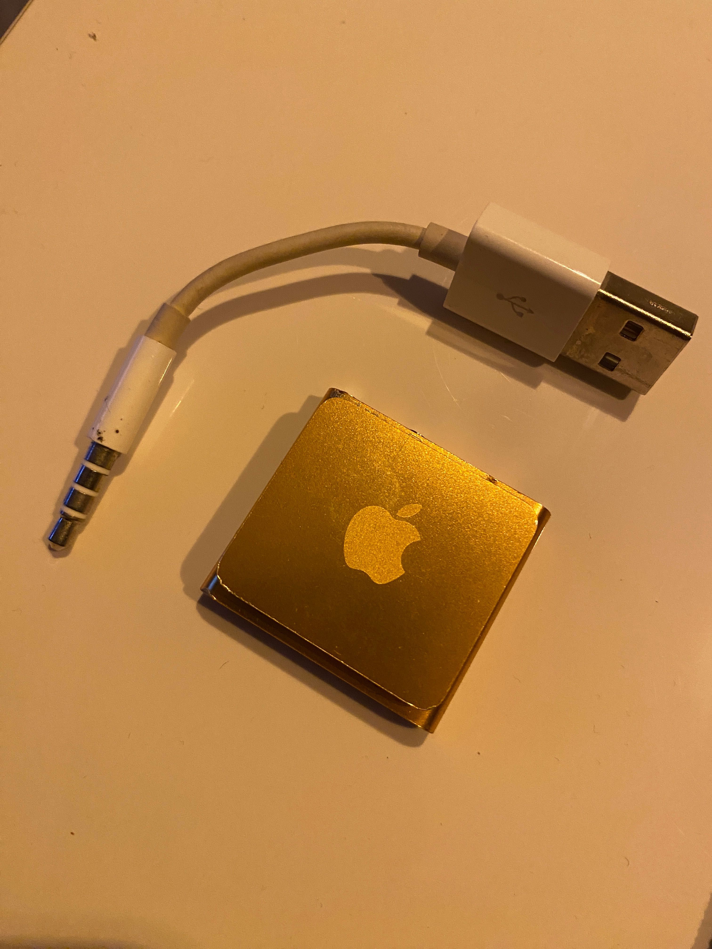 Apple IPod shuffle 4generation 2 GB