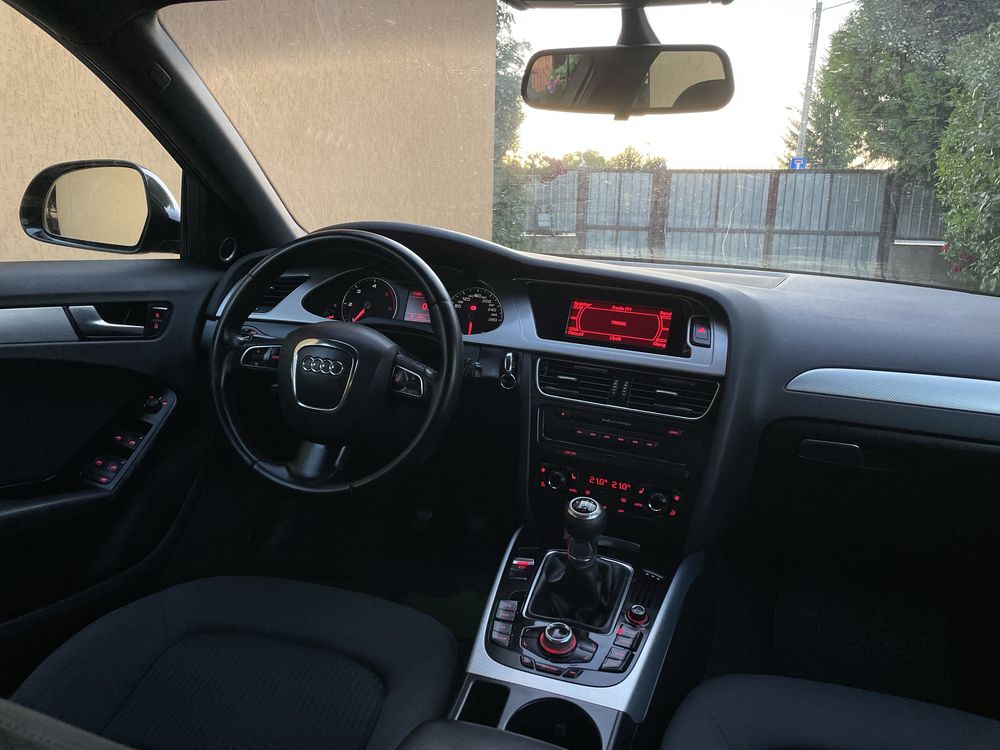 Audi A4 B8 2.0 TDI 143 cp S-line **BANG & OLUFSEN**