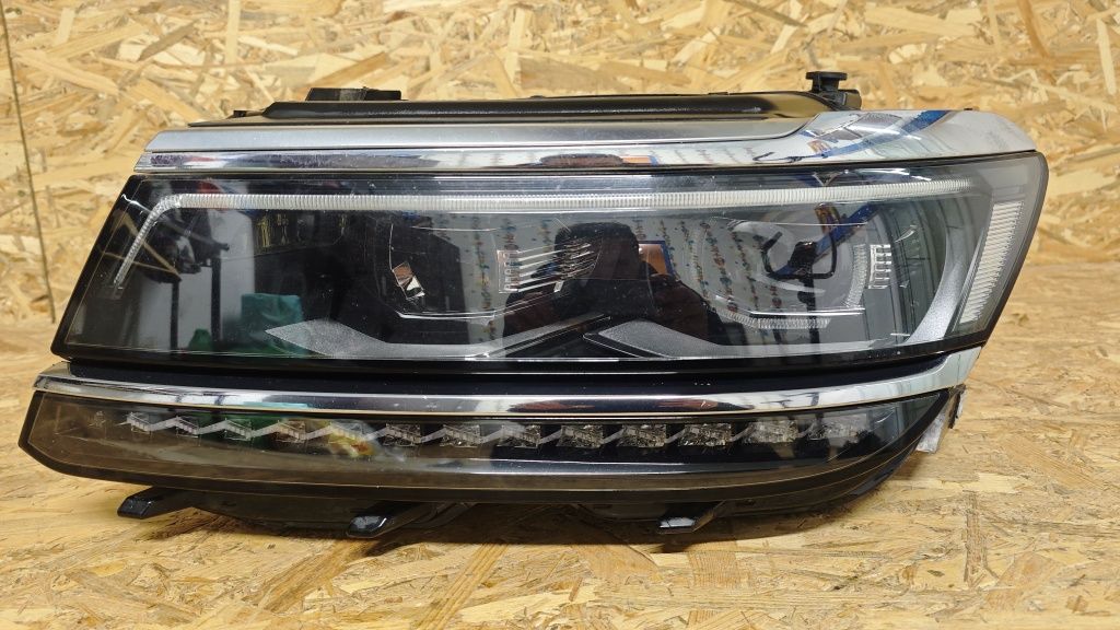 Ляв фар за Фолксваген Тигуан   Volkswagen Tiguan 5N 2018 Full LED