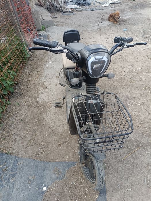 Vănd scuter electric cu semnalizări
