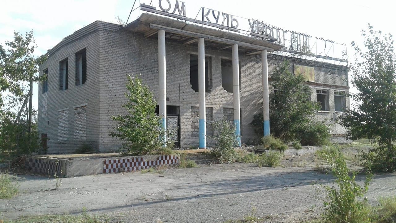 Здание бывшего дома культуры на разбор в с. Александровка