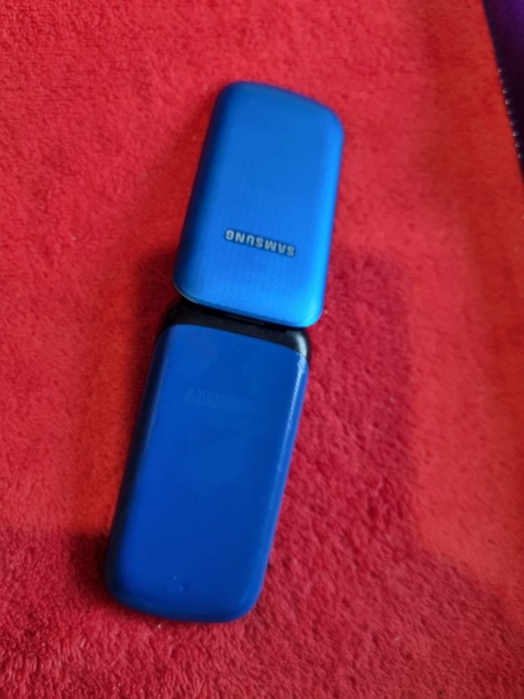 Super telefon Samsung cu clapeta GT-E1190