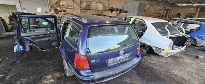 Aripa fata dreapta Volkswagen VW Golf a 4-a generatie