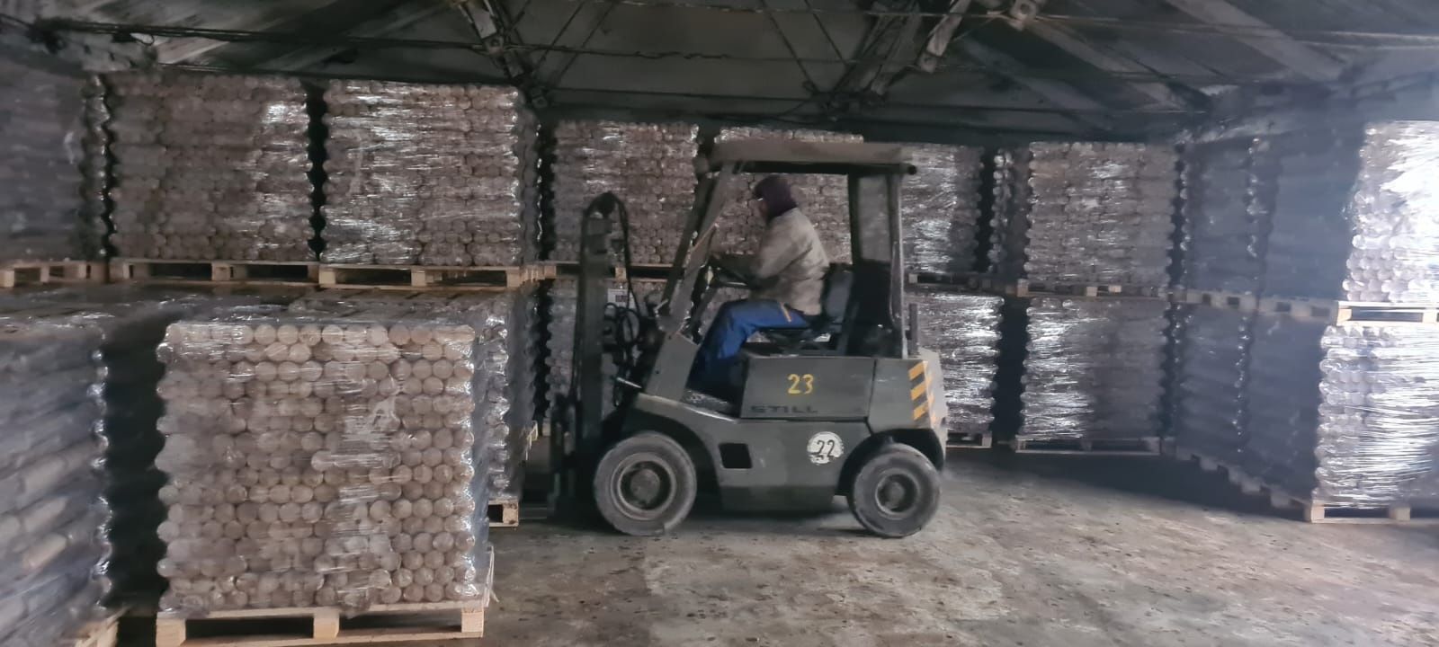 Vindem brichete din rumegus de fag