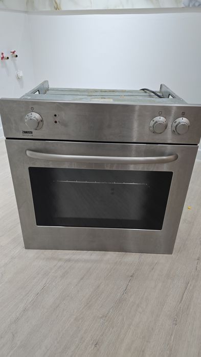 Продам духовку встроенную