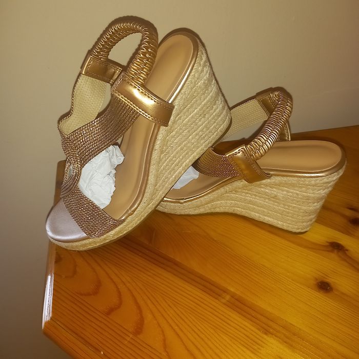 Дамски обувки нови