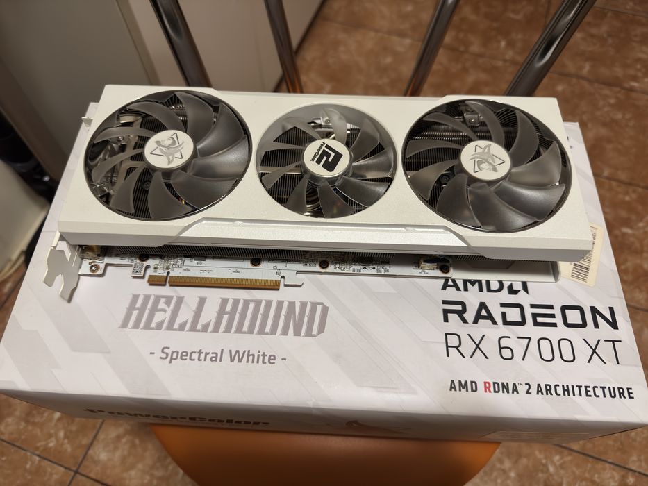 Vand rx 6700 xt 12 gb powercolor hellhound Spectral White