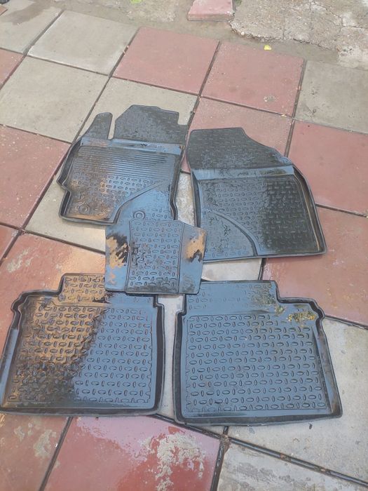 Полики королла резиновые