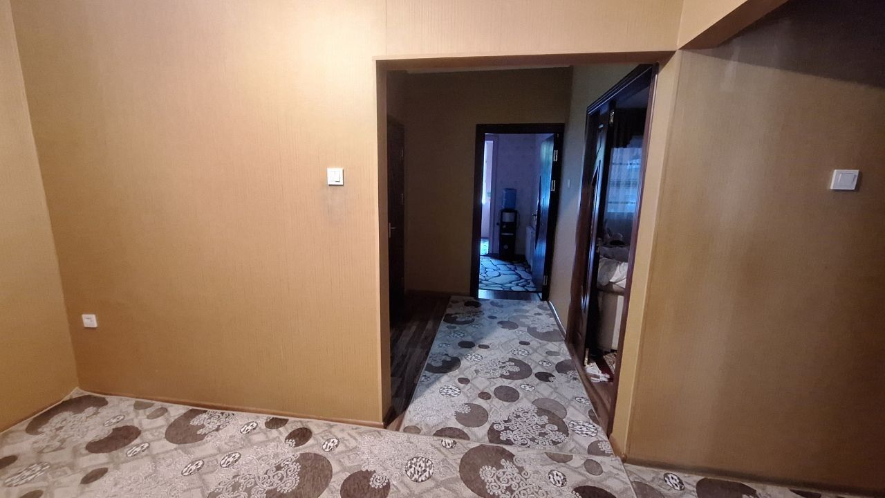 Банковский.  4/1/4 б 2/6.  Общ 121 кв.    145000 уе