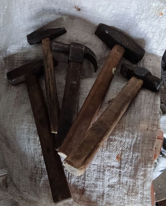 Молотки строительные разного веса