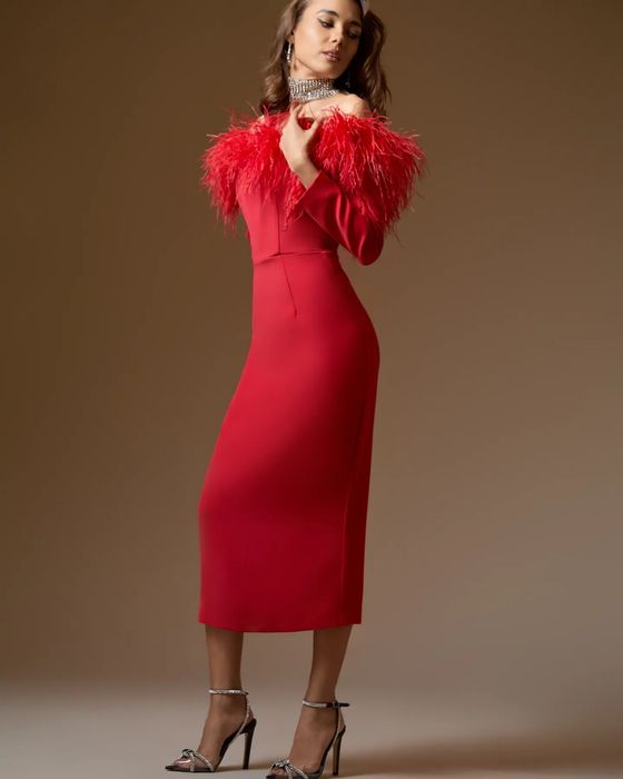 Rochie roșie cu pene naturale de struț