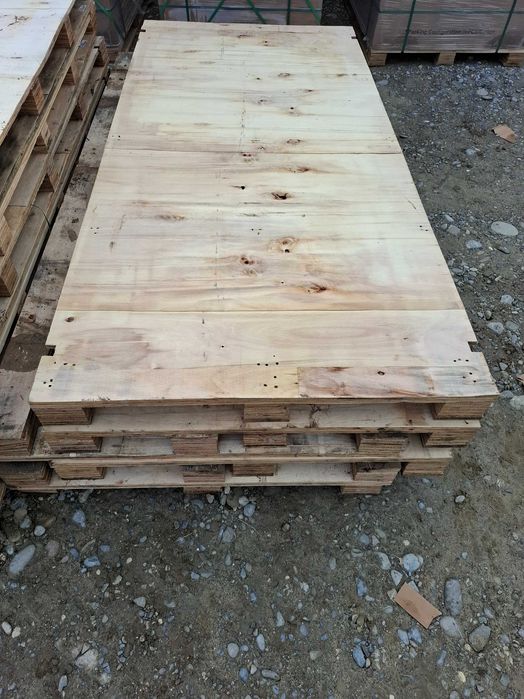 Paleți din lemn stratificat / placaj – rezistenți și gata de utilizare